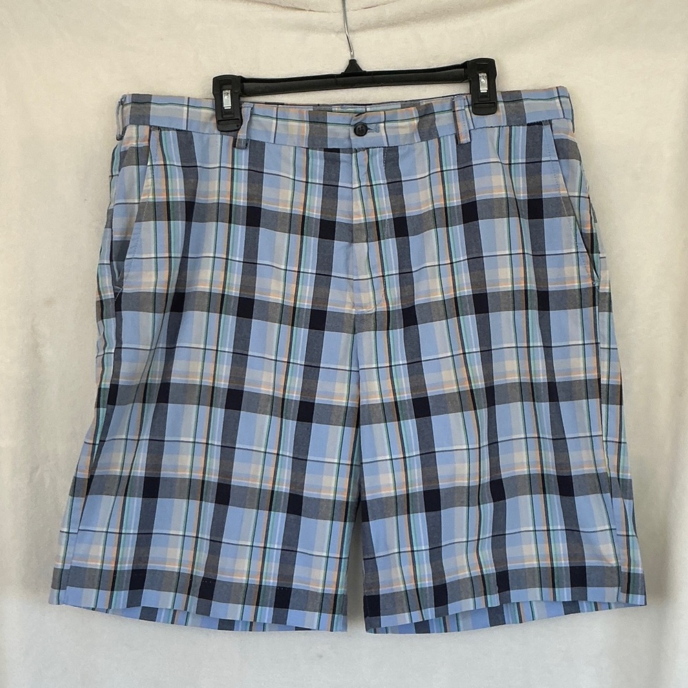 Izod Men's Light Blue Plaid Shorts